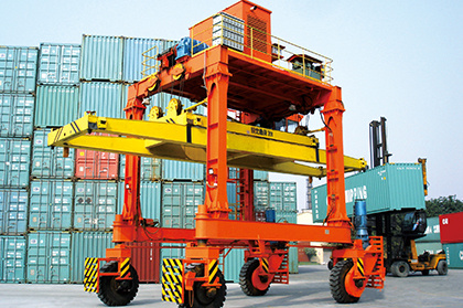 Container-Straddle-Carrier03