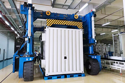 Container-Straddle-Carrier05